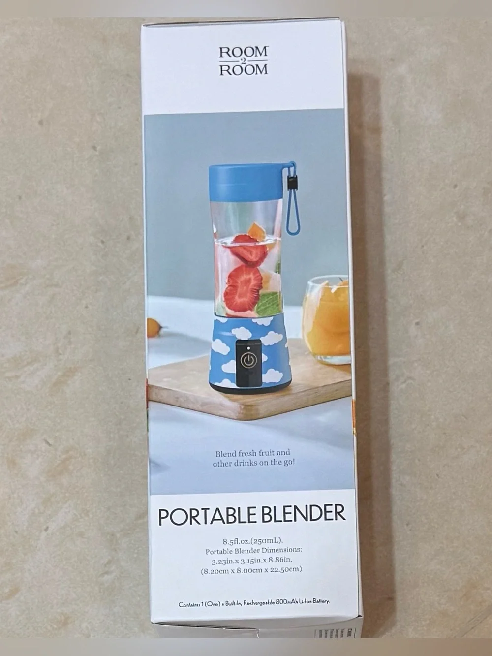 ROOM2ROOM Portable Blender -8.5fl.oz(250ml) Size:3.23”+3.15”+8.86”. New w box